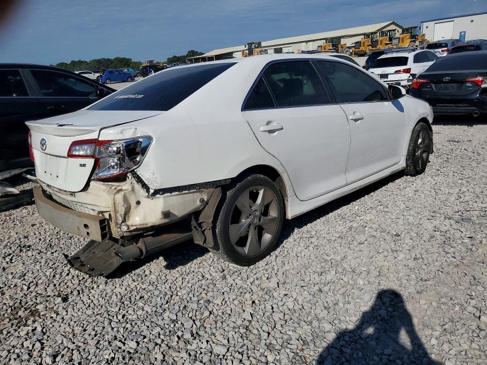 66181166 :رقم المزاد ، 4T1BF1FK2EU754373 vin ، 2014 Toyota Camry مزاد بيع