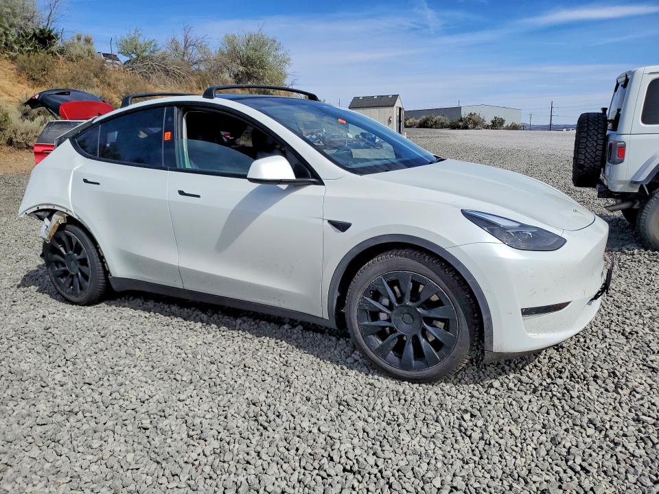 64624886 :رقم المزاد ، 7SAYGAEE8NF524419 vin ، 2022 Tesla Model Y مزاد بيع