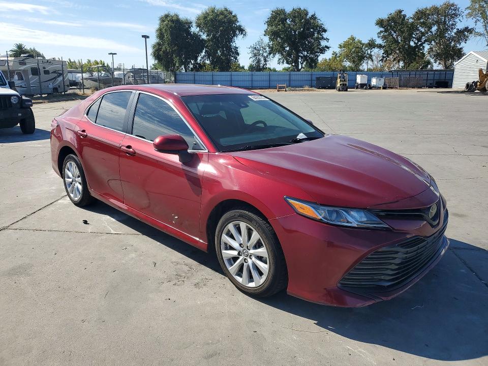 Продаж на аукціоні авто 2018 Toyota Camry, vin: 4T1B11HK6JU579101, номер лоту: 64282256