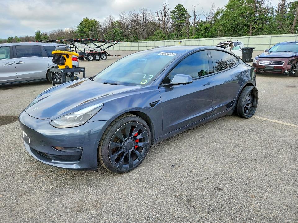 65131026 :رقم المزاد ، 5YJ3E1EC1NF124701 vin ، 2022 Tesla Model 3 مزاد بيع