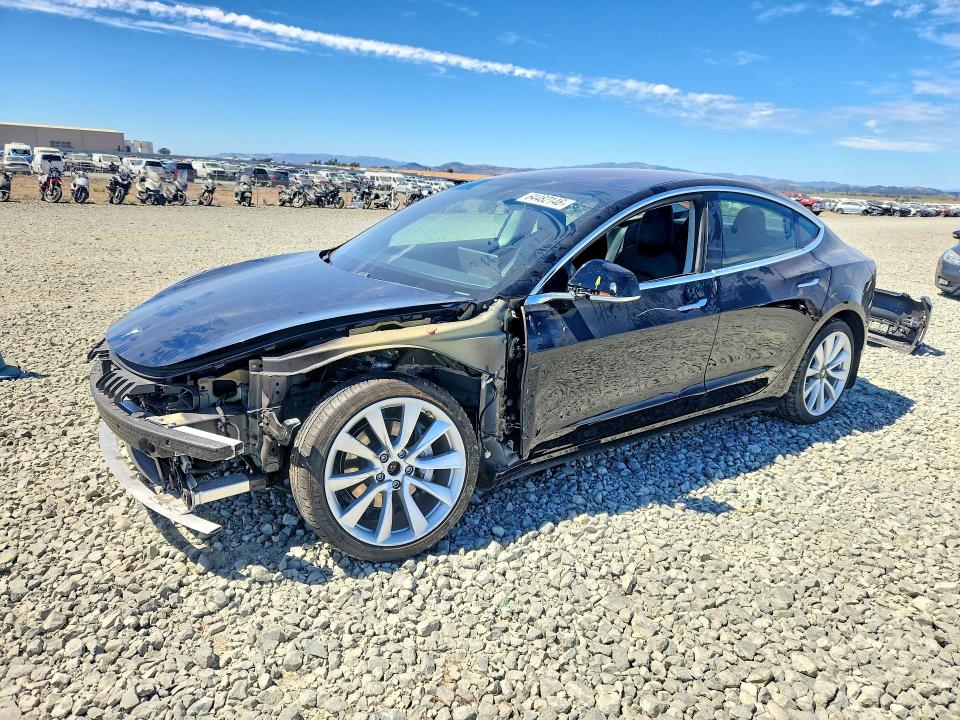 64482146 :رقم المزاد ، 5YJ3E1EB9KF197057 vin ، 2019 Tesla Model 3 مزاد بيع