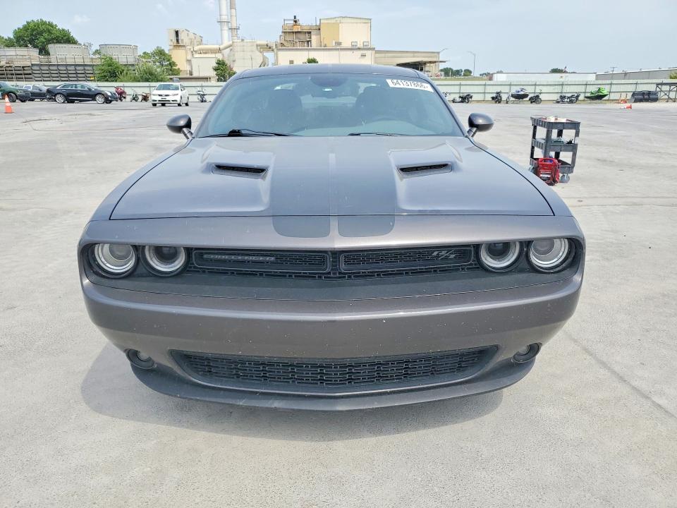 64137866 :رقم المزاد ، 2C3CDZBT4JH116722 vin ، 2018 Dodge Challenger مزاد بيع