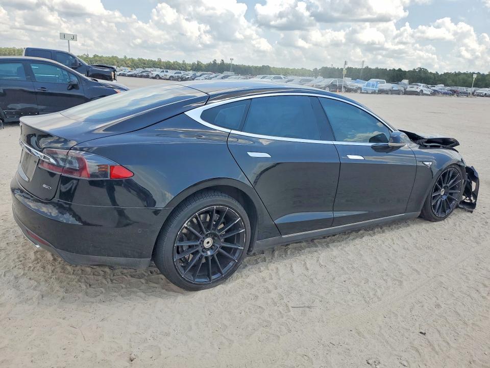 2015 Tesla Model S მანქანა იყიდება აუქციონზე, vin: 5YJSA1H22FF100399, აუქციონის ნომერი: 64202576