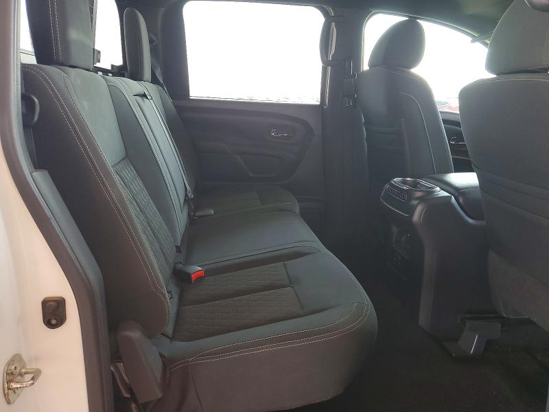 64493056 :رقم المزاد ، 1N6AA1E64JN542305 vin ، 2018 Nissan Titan مزاد بيع