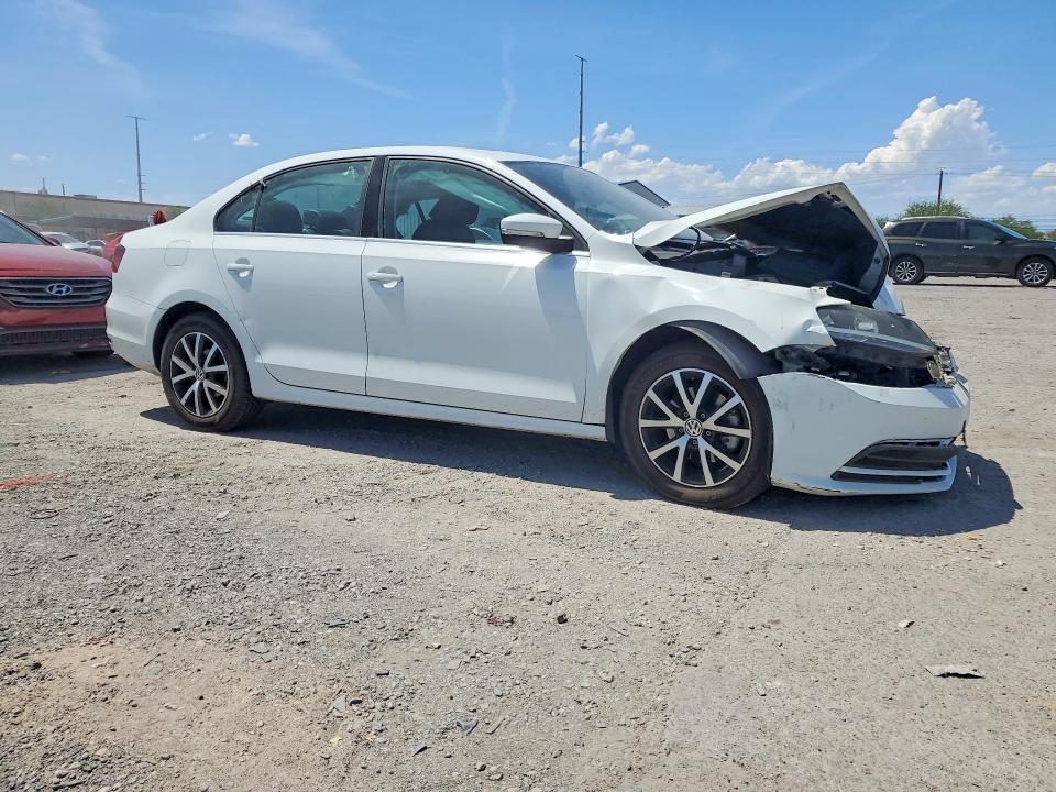 66133056 :رقم المزاد ، 3VWDB7AJ7HM393979 vin ، 2017 Volkswagen Jetta مزاد بيع