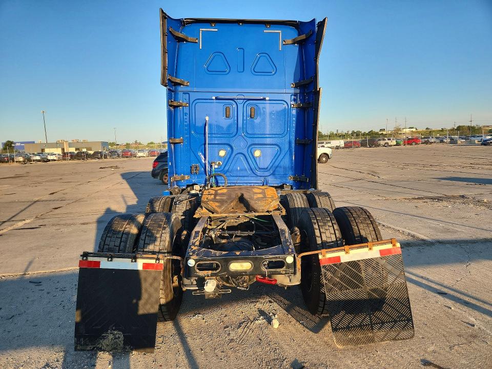 61204796 :رقم المزاد ، 3AKJHHDR8LSMD2433 vin ، 2020 Freightliner Cascadia 126 مزاد بيع