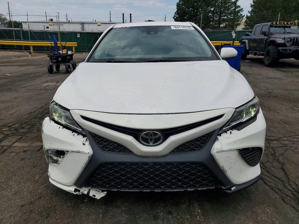 64718536 :رقم المزاد ، 4T1G11AK9LU358126 vin ، 2020 Toyota Camry مزاد بيع