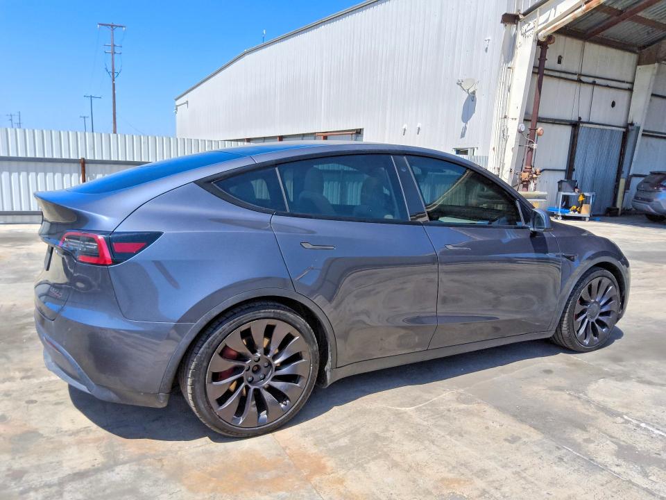 Продажа на аукционе авто 2021 Tesla Model Y, vin: 5YJYGDEF4MF256636, номер лота: 64499026