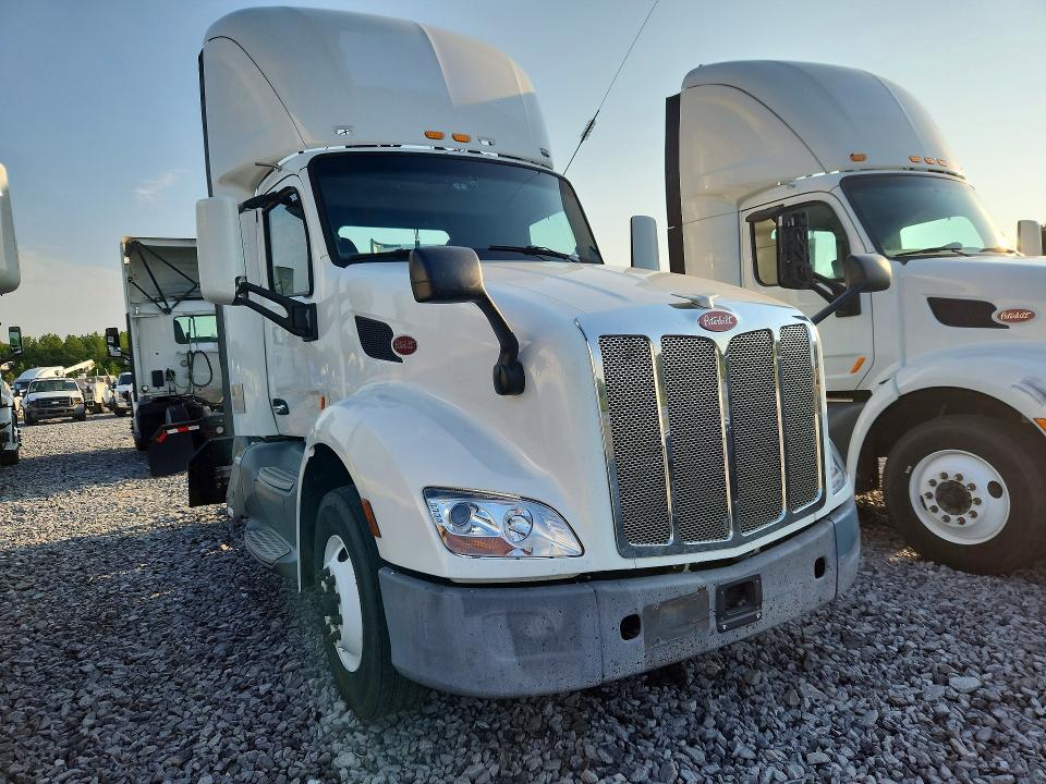 Продаж на аукціоні авто 2017 Peterbilt 579, vin: 1XPBA48X3HD428968, номер лоту: 61967826