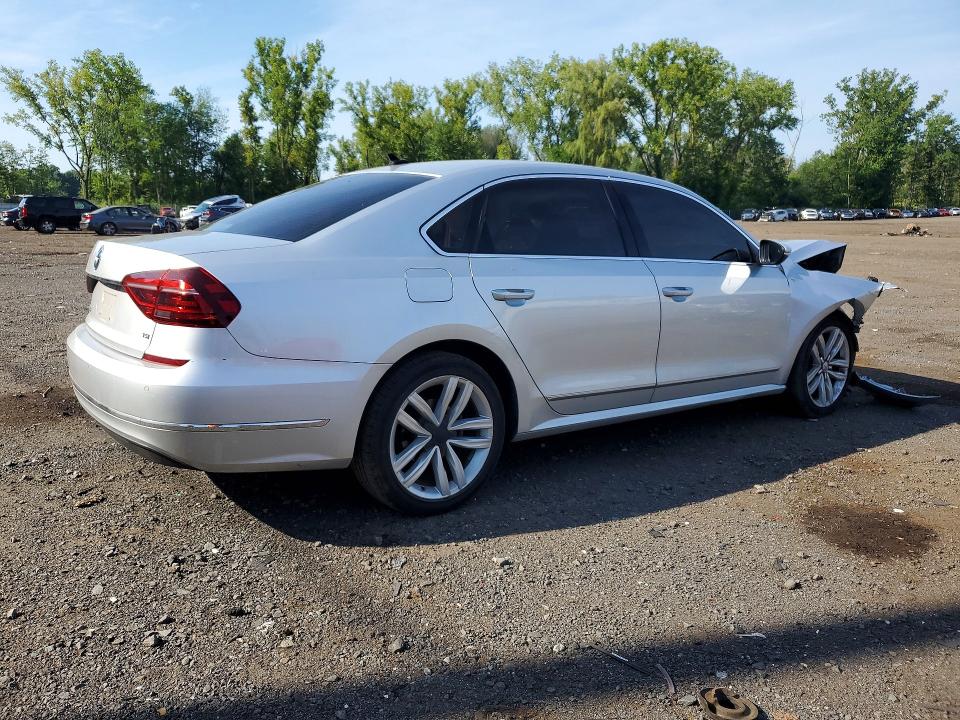 2017 Volkswagen Passat მანქანა იყიდება აუქციონზე, vin: 1VWGT7A34HC076142, აუქციონის ნომერი: 65536486