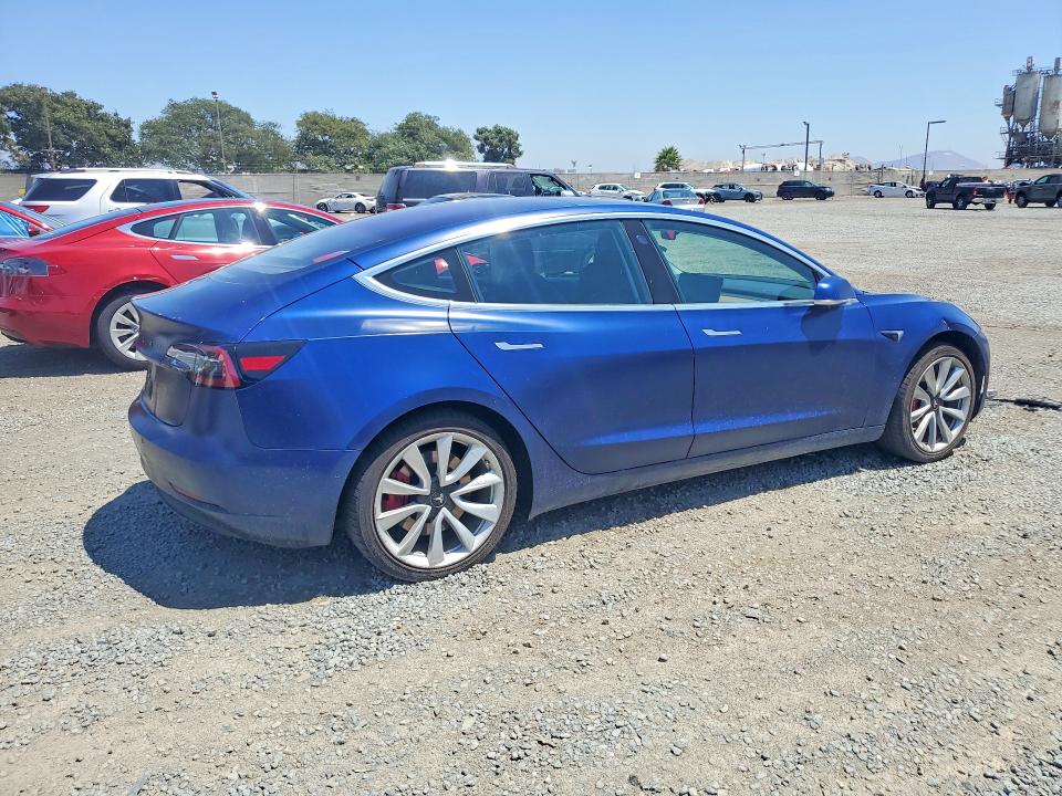 2018 Tesla Model 3 მანქანა იყიდება აუქციონზე, vin: 5YJ3E1EAXJF008101, აუქციონის ნომერი: 64140476