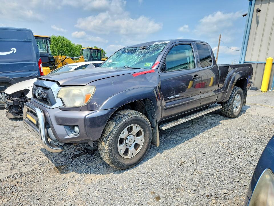 Продажа на аукционе авто 2015 Toyota Tacoma, vin: 5TFUX4EN9FX032373, номер лота: 64668246