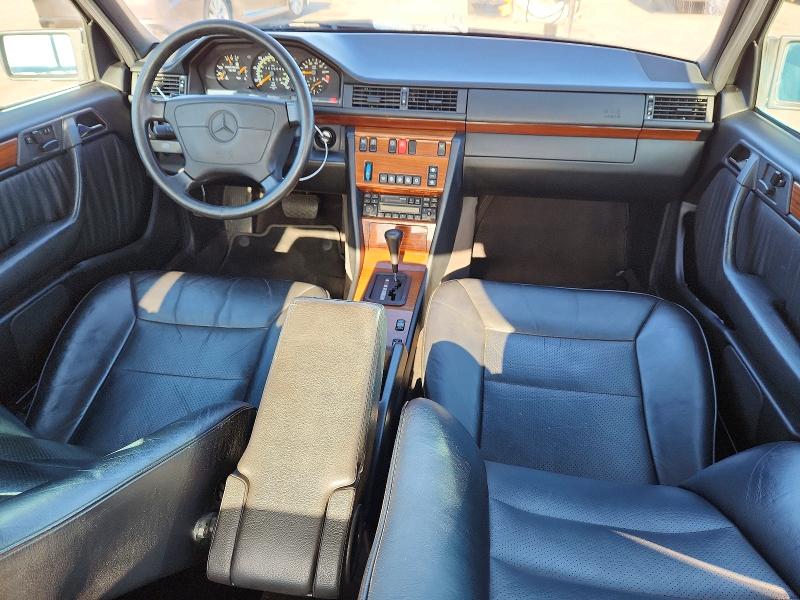 1995 Mercedes-benz E მანქანა იყიდება აუქციონზე, vin: WDBEA32E5SC159125, აუქციონის ნომერი: 65314436