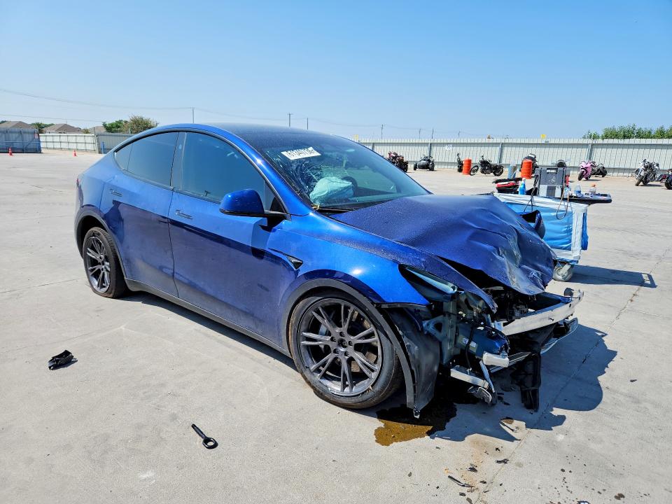 61340736 :رقم المزاد ، 7SAYGDEE6SA360940 vin ، 2025 Tesla Model Y مزاد بيع