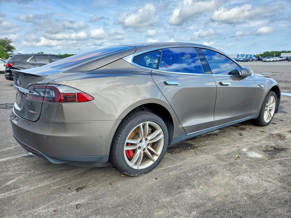 67109276 :رقم المزاد ، 5YJSA1H45FF089187 vin ، 2015 Tesla Model S مزاد بيع