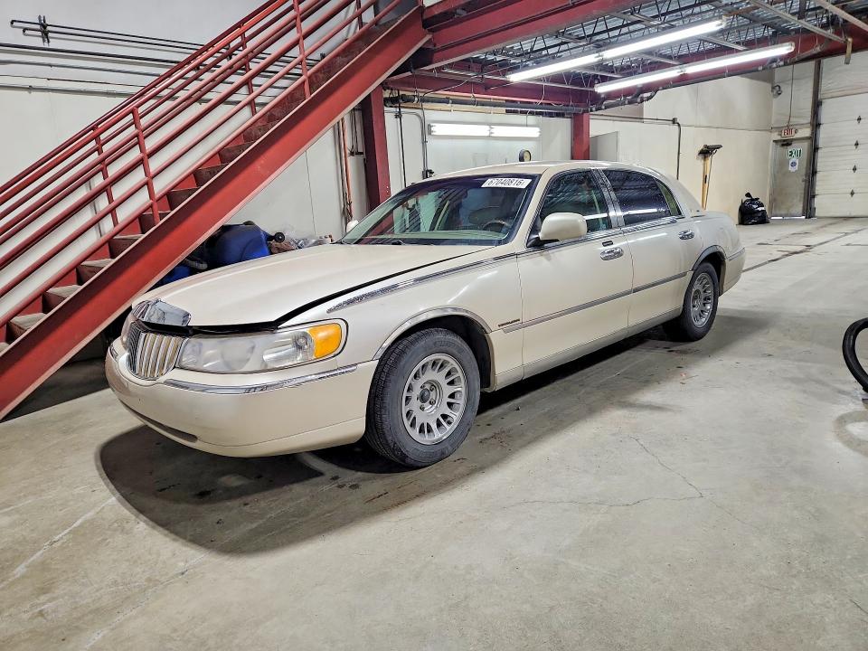 Aukcja sprzedaży 2000 Lincoln Town Car, vin: 1LNHM83W1YY914126, numer aukcji: 67040816