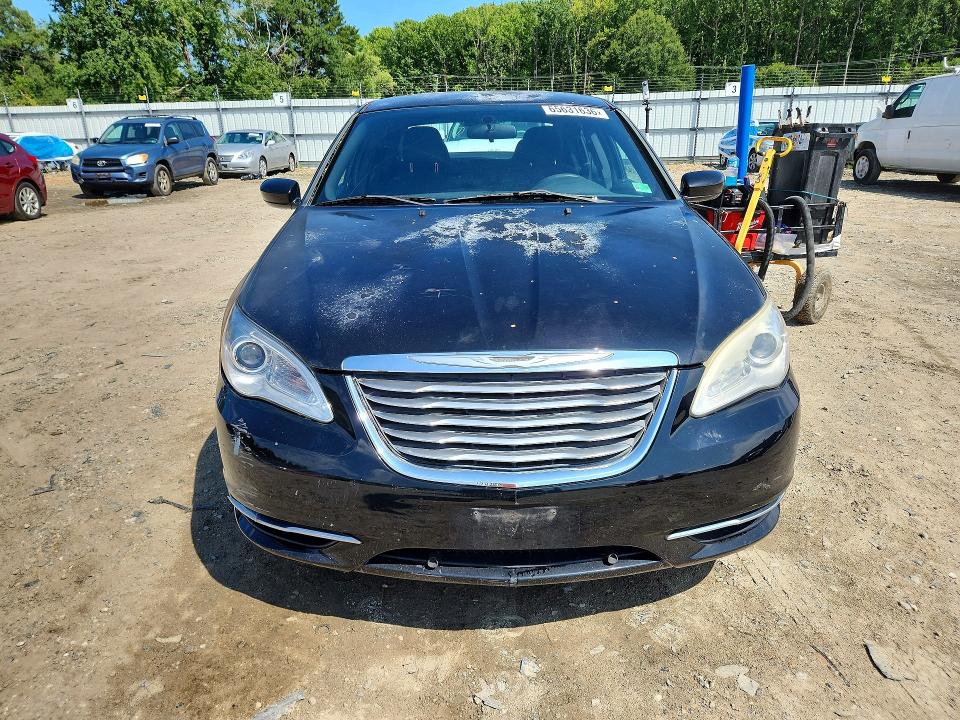 65631636 :رقم المزاد ، 1C3CCBAB3EN211398 vin ، 2014 Chrysler 200 مزاد بيع
