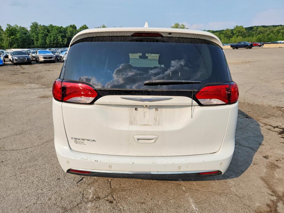 Auction sale of the 2017 Chrysler Pacifica, vin: 2C4RC1BG5HR756911, lot number: 63733326