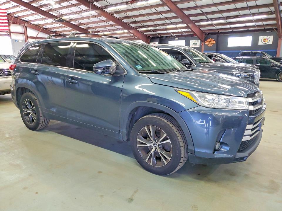 64264406 :رقم المزاد ، 5TDZZRFH9JS241083 vin ، 2018 Toyota Highlander مزاد بيع
