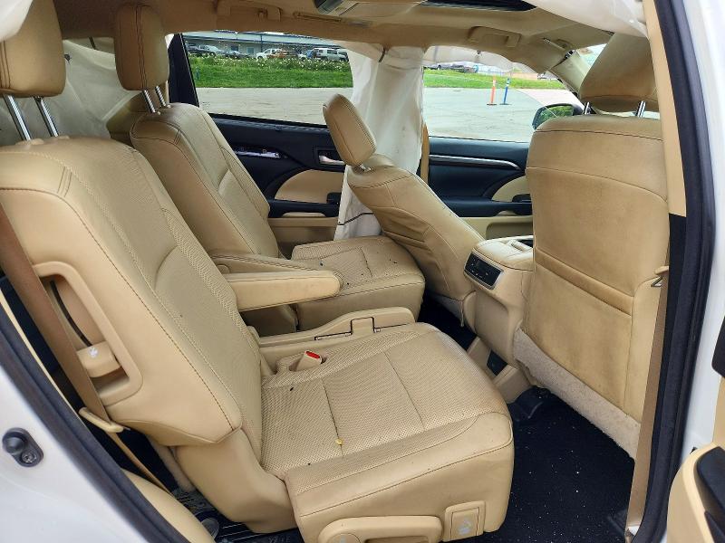 Продажа на аукционе авто 2016 Toyota Highlander, vin: 5TDDKRFH9GS313245, номер лота: 64484986