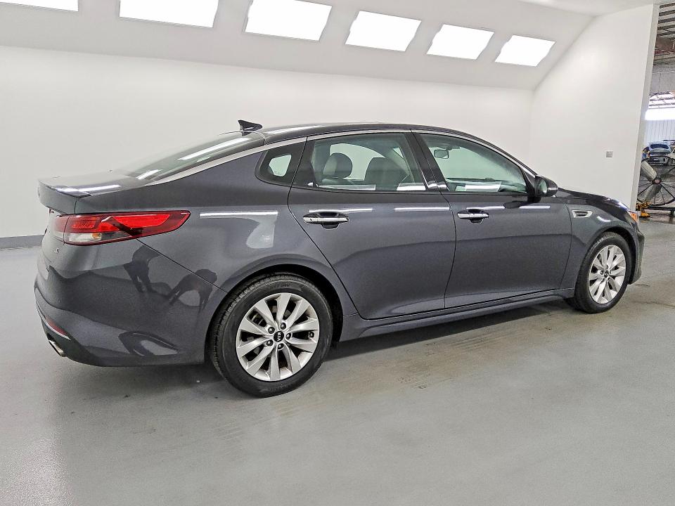 65180586 :رقم المزاد ، 5XXGT4L38JG243008 vin ، 2018 Kia Optima مزاد بيع
