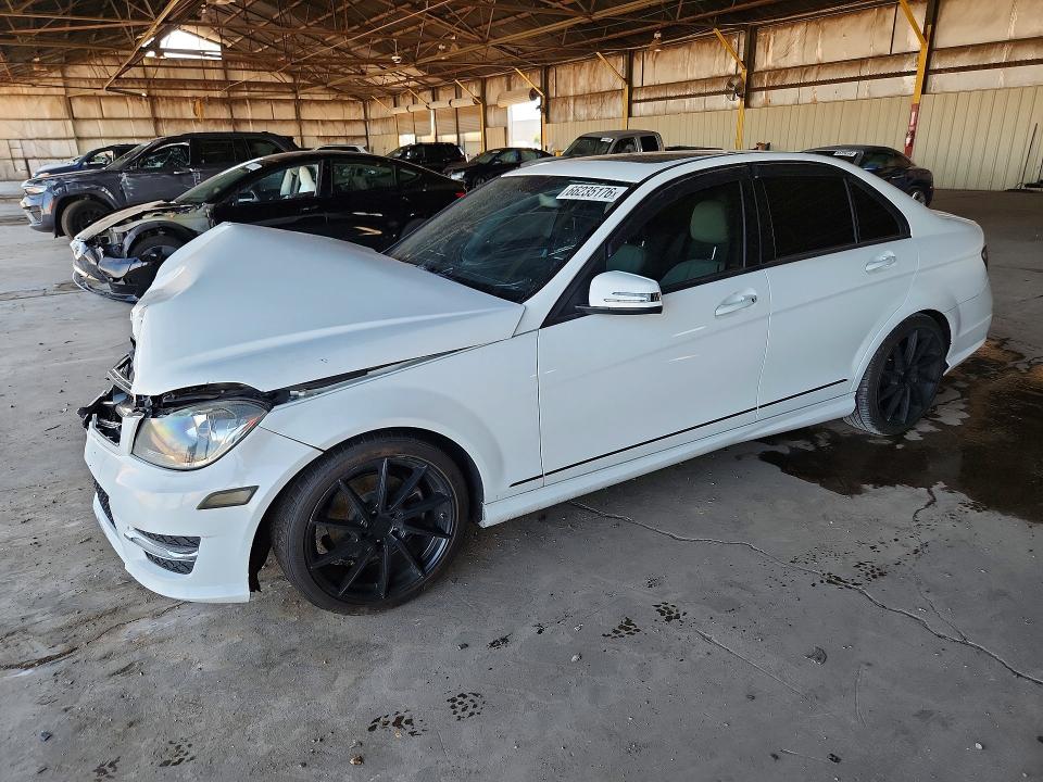 2013 Mercedes-benz C მანქანა იყიდება აუქციონზე, vin: WDDGF4HB5DA784580, აუქციონის ნომერი: 66235176