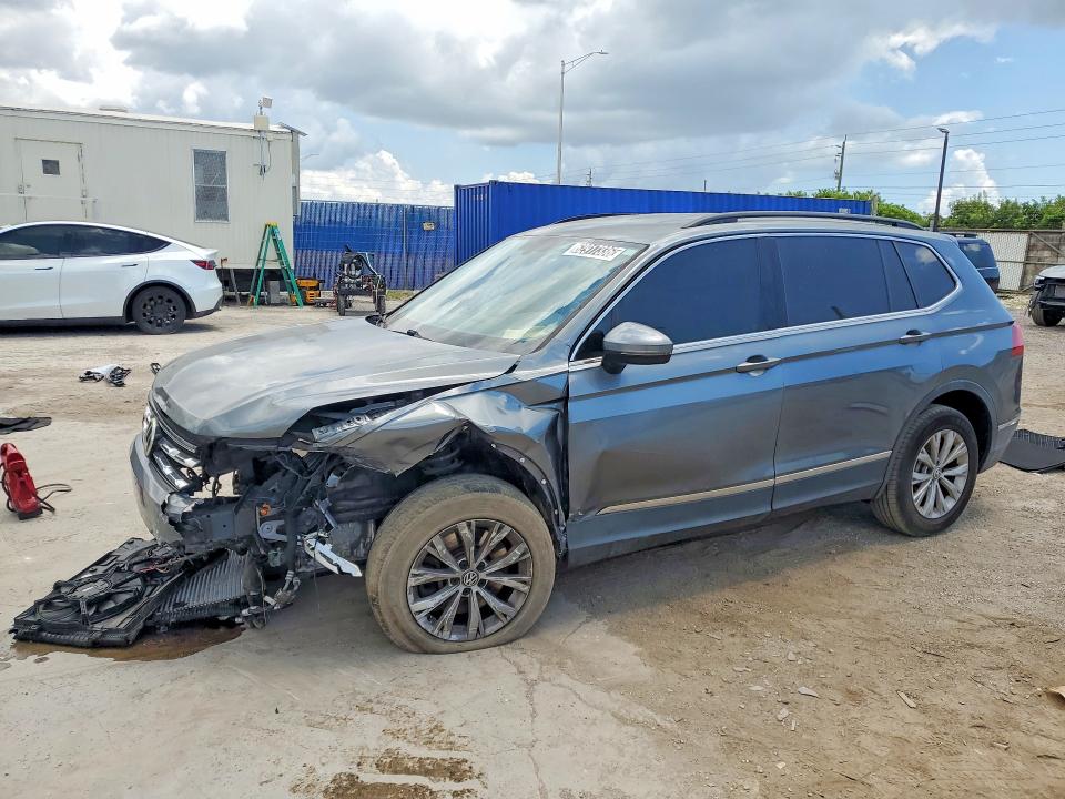 62917336 :رقم المزاد ، 3VV3B7AX1JM090593 vin ، 2018 Volkswagen Tiguan مزاد بيع