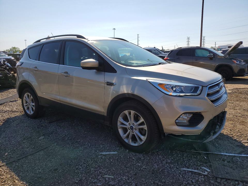 64095366 :رقم المزاد ، 1FMCU9HD9JUB71221 vin ، 2018 Ford Escape مزاد بيع