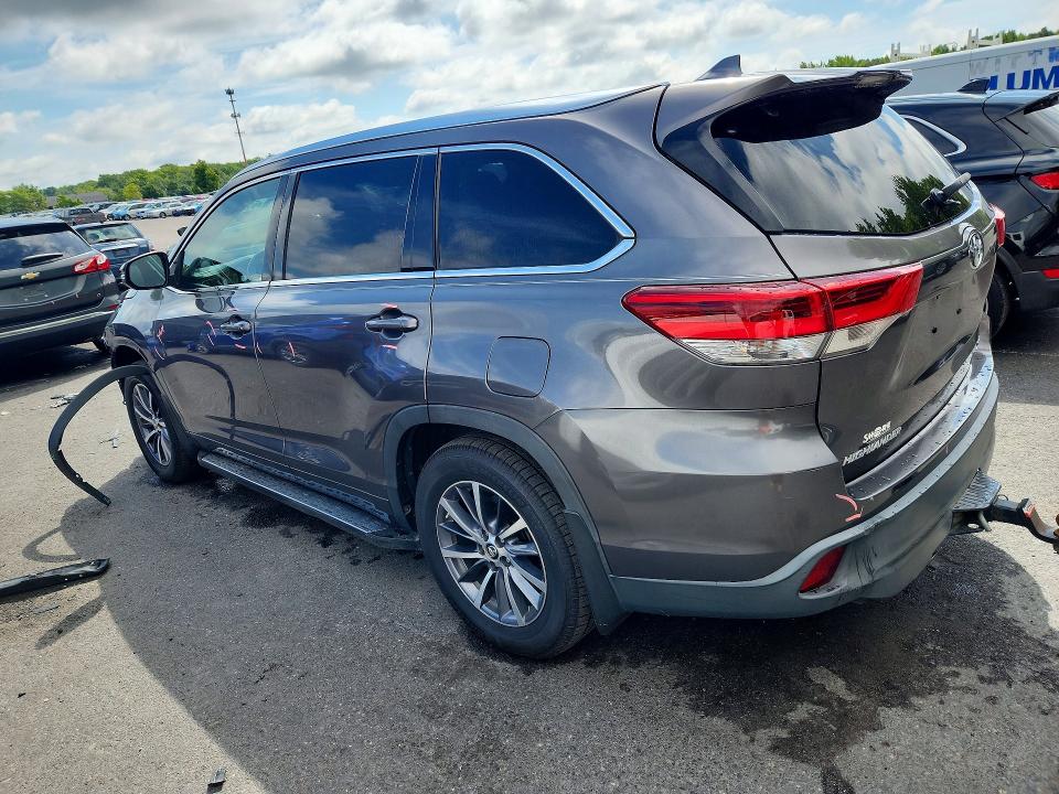 2017 Toyota Highlander მანქანა იყიდება აუქციონზე, vin: 5TDJZRFH7HS384685, აუქციონის ნომერი: 64914486