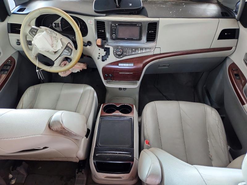 63913386 :رقم المزاد ، 5TDYK3DC8DS393672 vin ، 2013 Toyota Sienna مزاد بيع