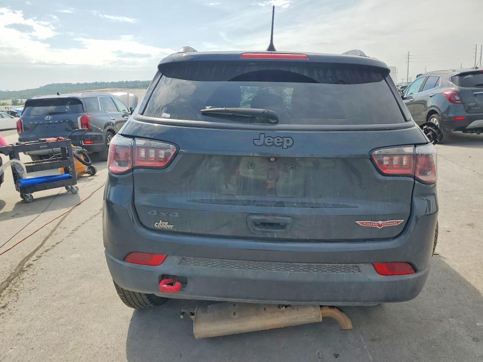 66393546 :رقم المزاد ، 3C4NJDDB9JT211935 vin ، 2018 Jeep Compass مزاد بيع