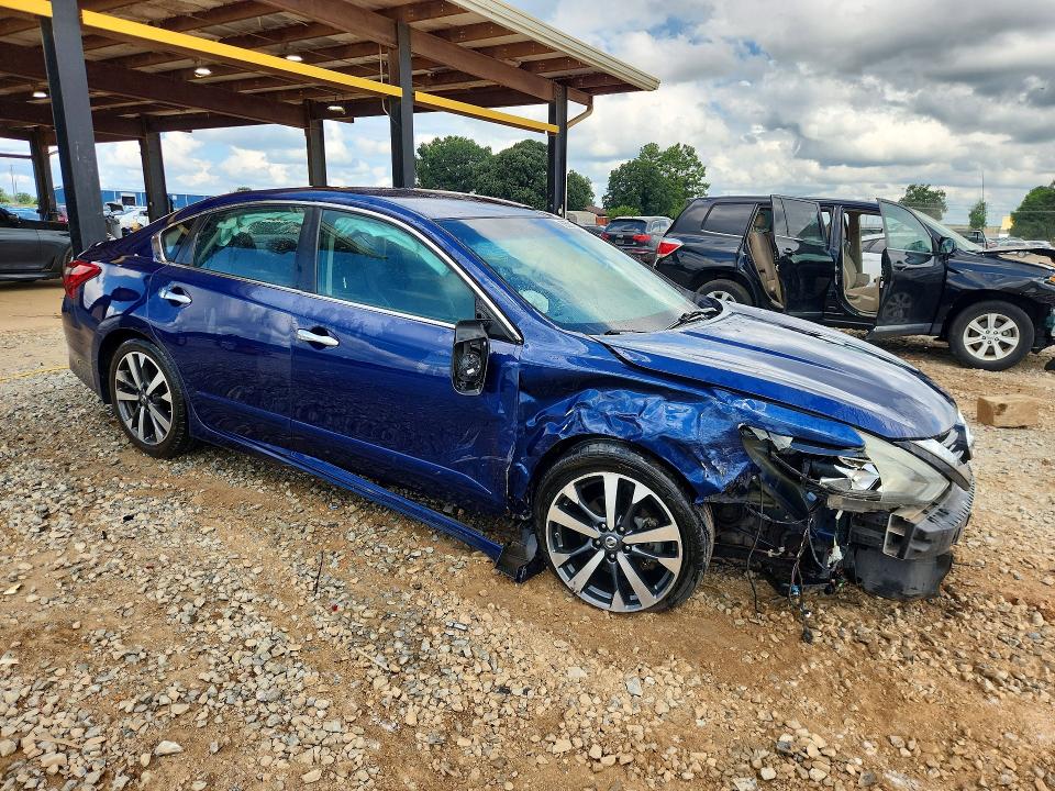 2017 Nissan Altima მანქანა იყიდება აუქციონზე, vin: 1N4AL3AP1HC498427, აუქციონის ნომერი: 63561866