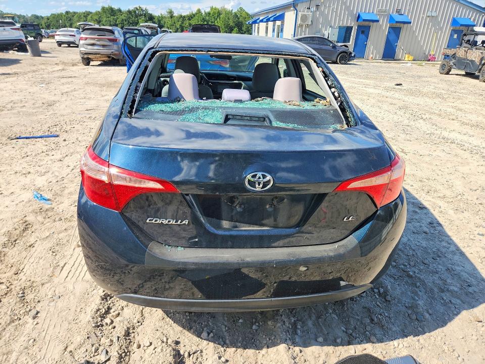 Продаж на аукціоні авто 2018 Toyota Corolla, vin: 5YFBURHE3JP813812, номер лоту: 63880036