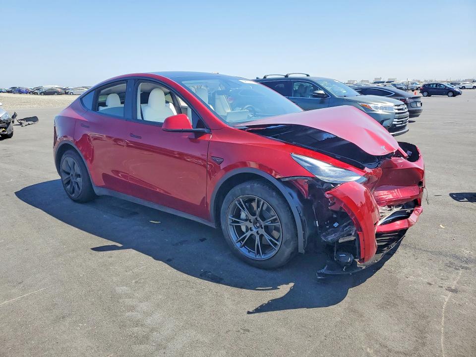 64827406 :رقم المزاد ، 7SAYGAEE8RF163831 vin ، 2024 Tesla Model Y مزاد بيع