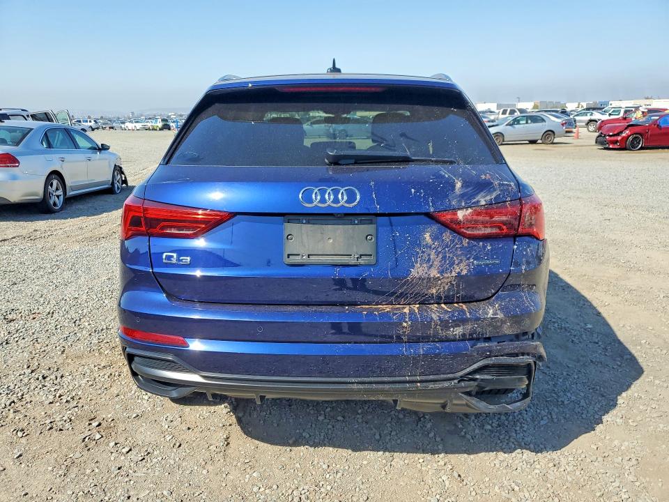 63431626 :رقم المزاد ، WA1EECF35N1025384 vin ، 2022 Audi Q3 مزاد بيع