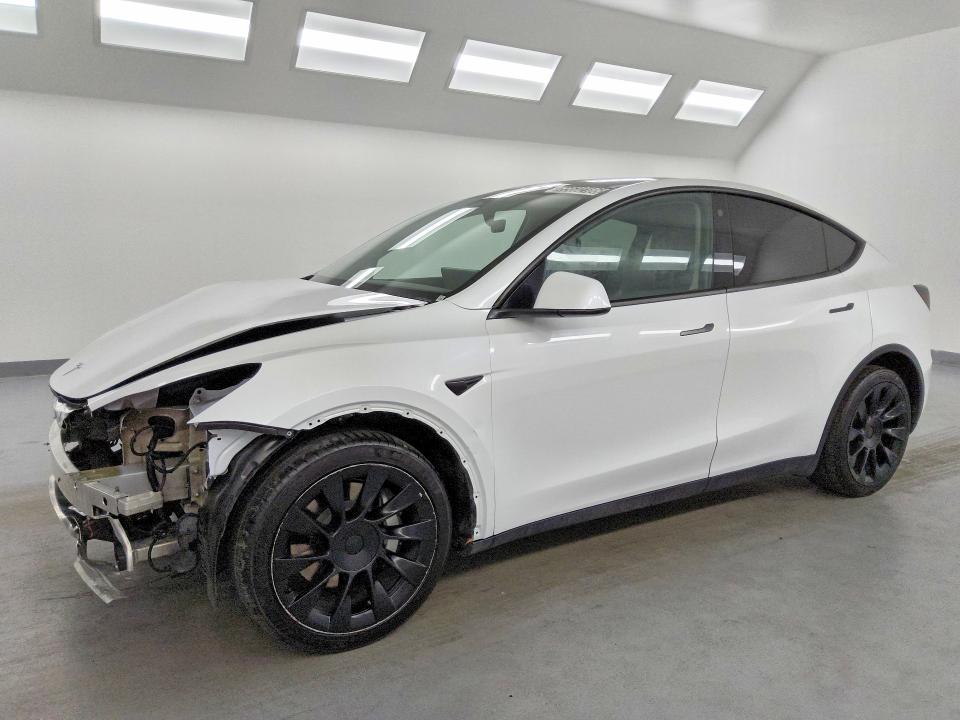 65602186 :رقم المزاد ، 7SAYGDEE7NF480897 vin ، 2022 Tesla Model Y مزاد بيع