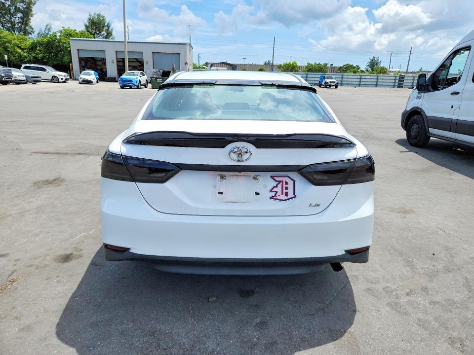 66035436 :رقم المزاد ، 4T1B11HK9JU047583 vin ، 2018 Toyota Camry مزاد بيع