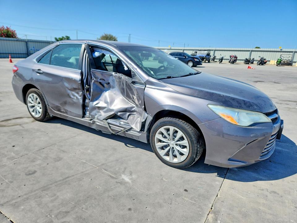 64559476 :رقم المزاد ، 4T1BF1FK2FU972427 vin ، 2015 Toyota Camry مزاد بيع