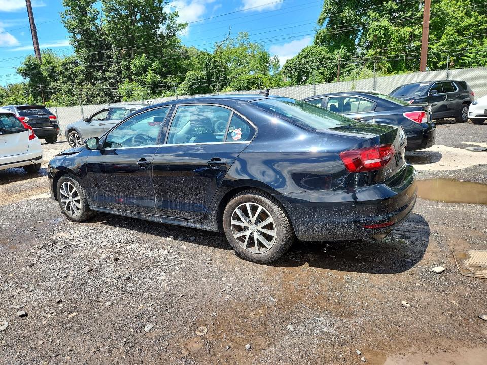 63358616 :رقم المزاد ، 3VWDB7AJXJM260624 vin ، 2018 Volkswagen Jetta مزاد بيع