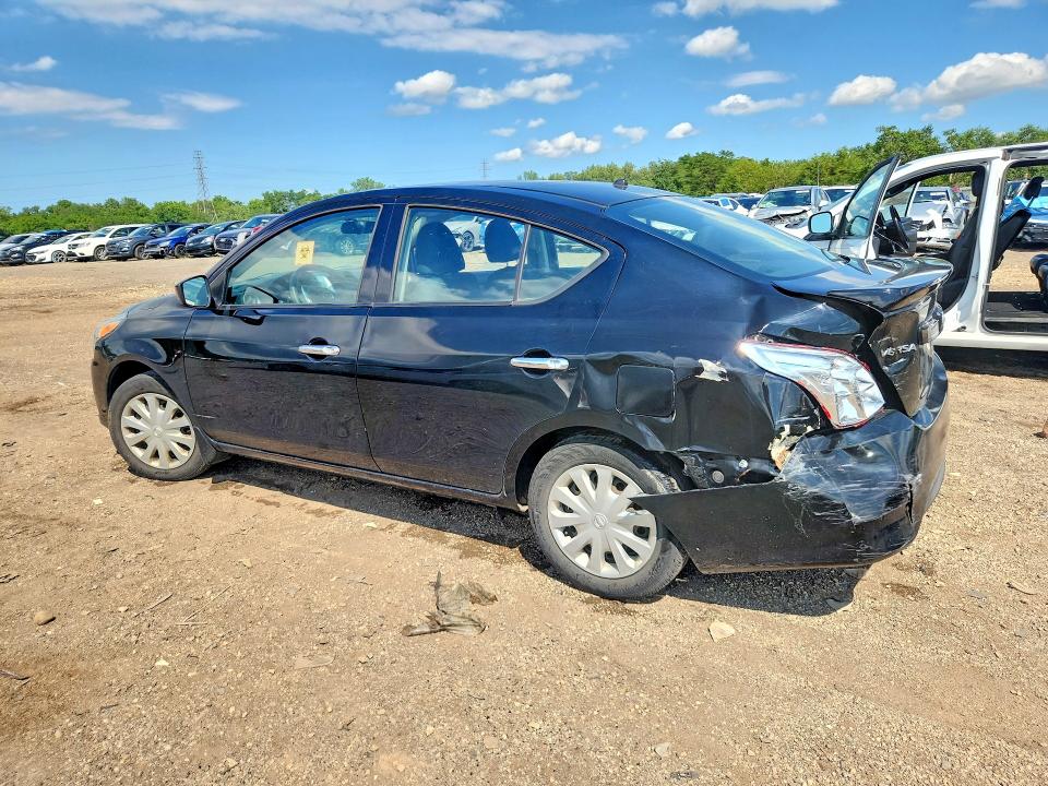 64773526 :رقم المزاد ، 3N1CN7AP1JL884301 vin ، 2018 Nissan Versa مزاد بيع