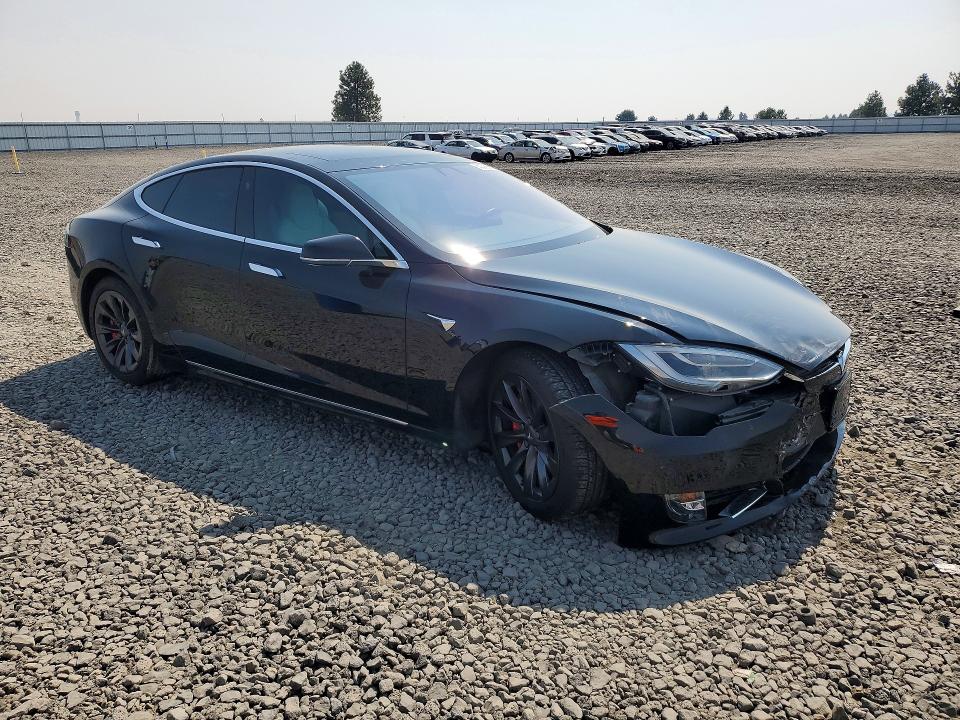 65239066 :رقم المزاد ، 5YJSA1E43JF295444 vin ، 2018 Tesla Model S مزاد بيع