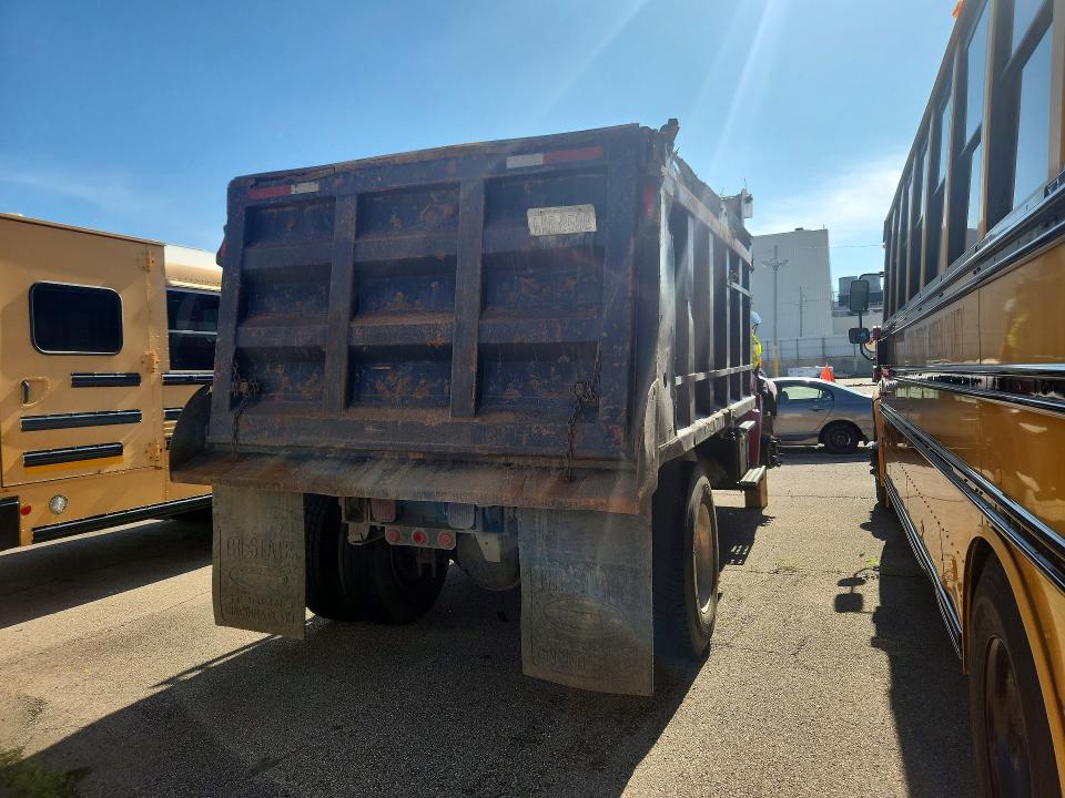 2001 Sterling Truck L მანქანა იყიდება აუქციონზე, vin: 2FZAASAK51AH72972, აუქციონის ნომერი: 63345546