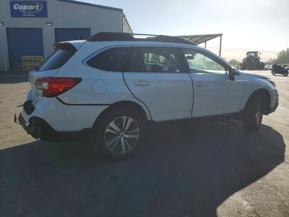 63540156 :رقم المزاد ، 4S4BSANCXJ3240731 vin ، 2018 Subaru Outback مزاد بيع