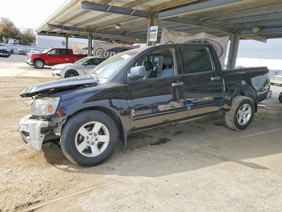 64083046 :رقم المزاد ، 1N6AA07AX7N223818 vin ، 2007 Nissan Titan مزاد بيع