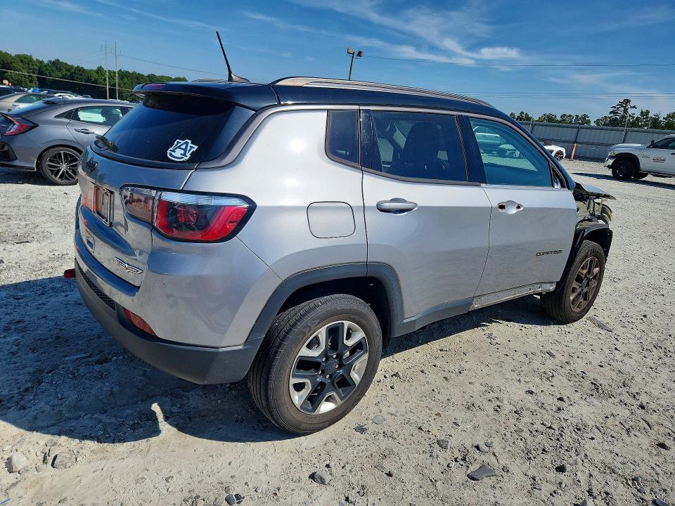 65326786 :رقم المزاد ، 3C4NJDDB4JT199032 vin ، 2018 Jeep Compass مزاد بيع