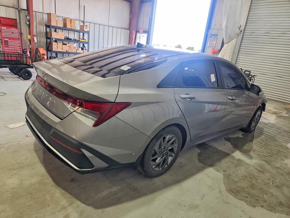 2024 Hyundai Elantra მანქანა იყიდება აუქციონზე, vin: KMHLM4DG2RU737637, აუქციონის ნომერი: 64633976