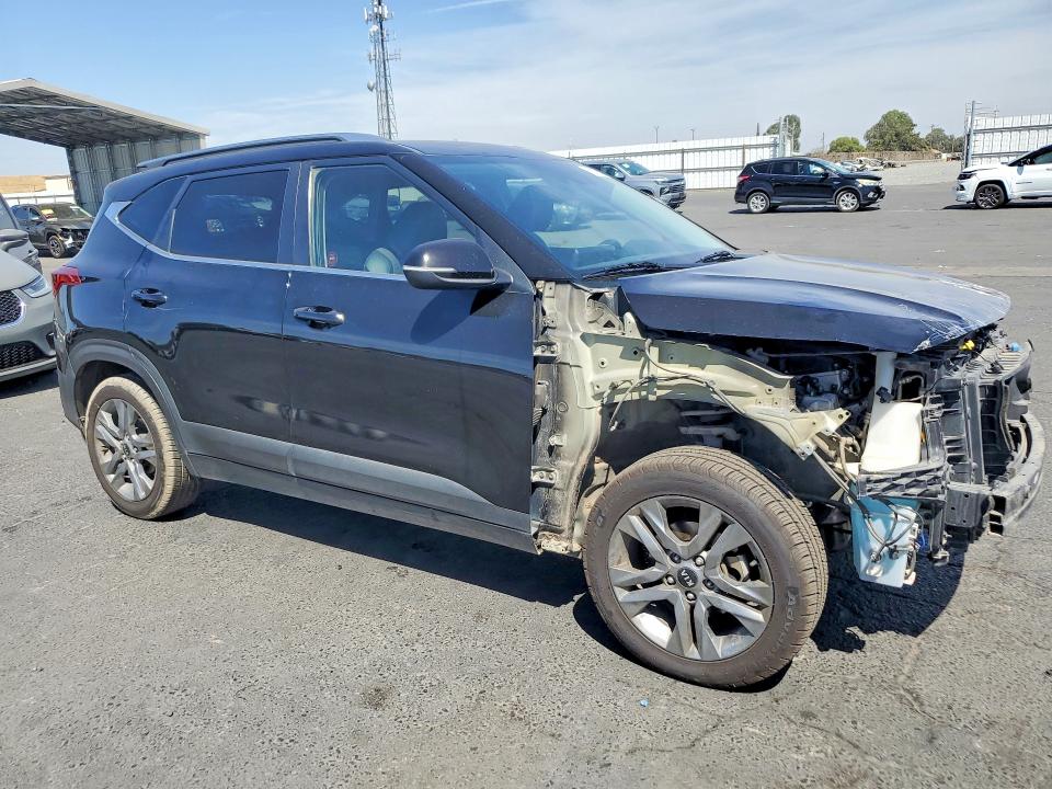 65226556 :رقم المزاد ، KNDEU2AA2M7141663 vin ، 2021 Kia Seltos مزاد بيع