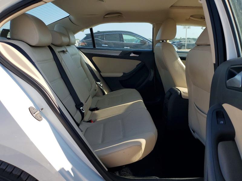 61641136 :رقم المزاد ، 3VWDB7AJXHM390770 vin ، 2017 Volkswagen Jetta مزاد بيع