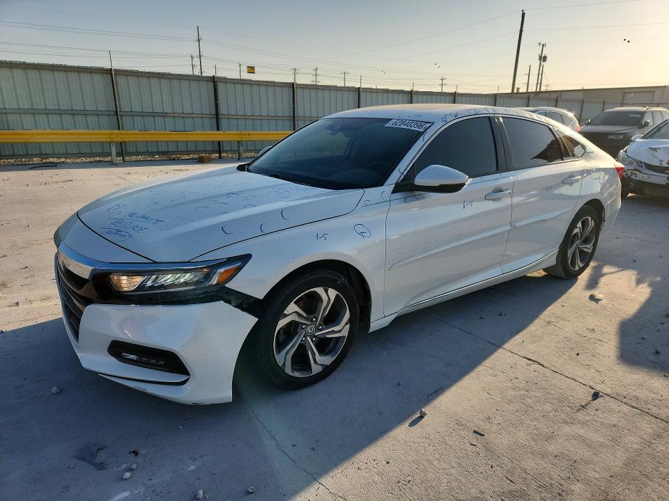 Продаж на аукціоні авто 2018 Honda Accord, vin: 1HGCV1F50JA137038, номер лоту: 62840396