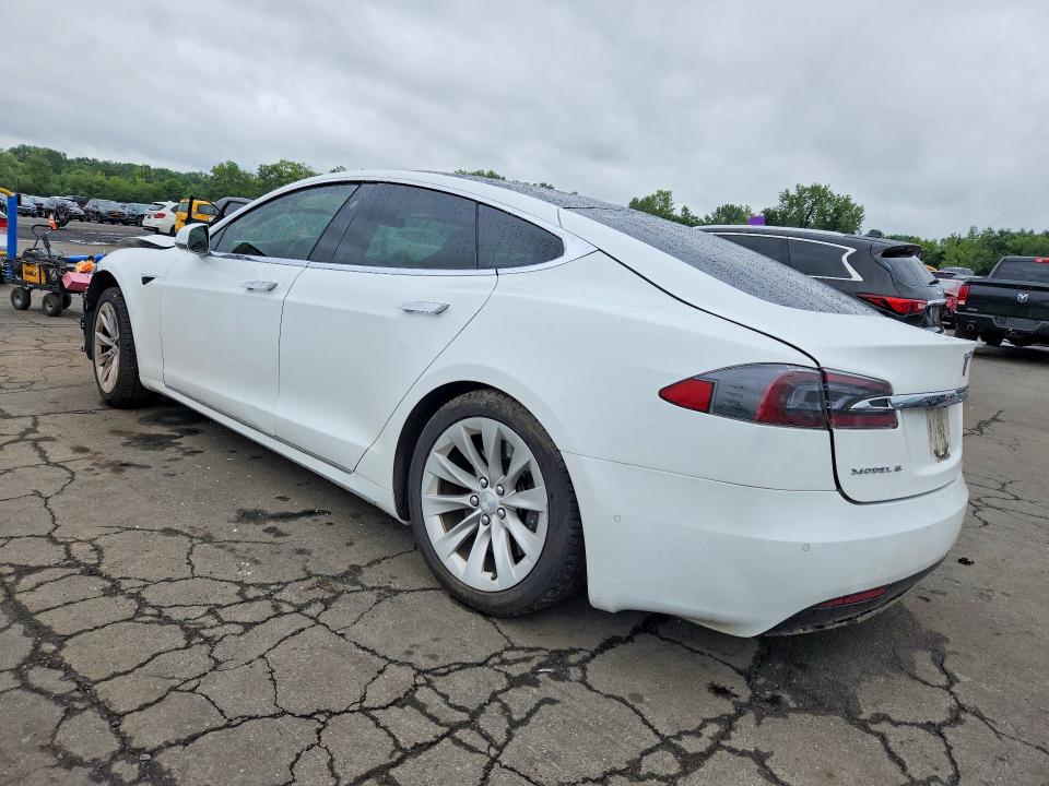 64373136 :رقم المزاد ، 5YJSA1E22JF258299 vin ، 2018 Tesla Model S مزاد بيع